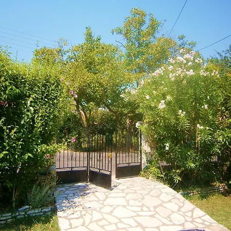 Frias * Ασπρογερακάτα