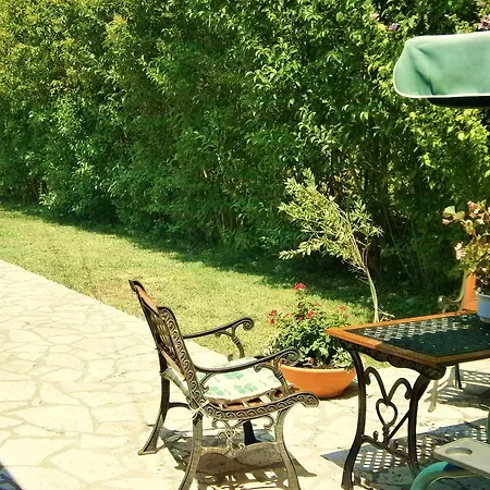 Frias Ασπρογερακάτα