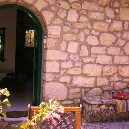 Hébergement de vacances Frias Asprogerakata