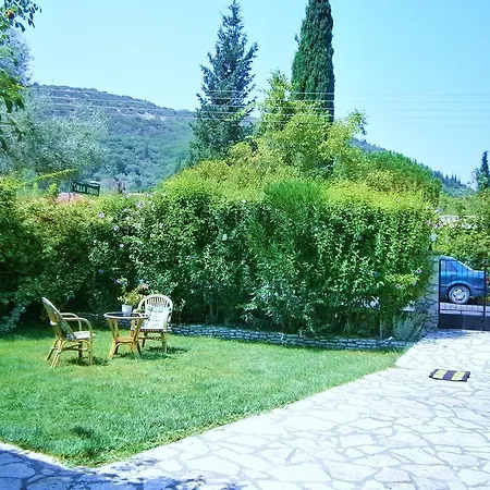 Frias Ασπρογερακάτα