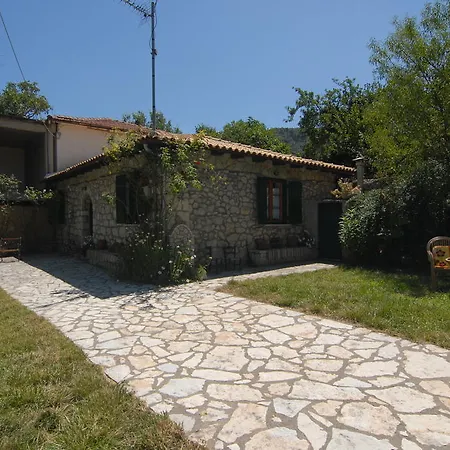 Casa de Férias Frias Asprogerakata