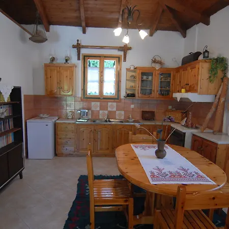 Frias Ασπρογερακάτα